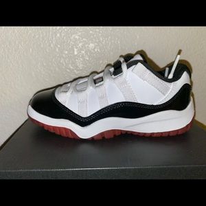 air jordan 11 retro low concord red